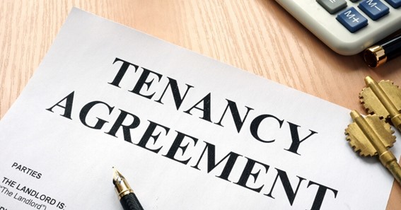 What are the advantages of a rental agreement for a tenant